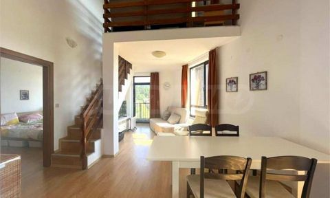 SUPRIMMO Kantoor: ... Wij bieden een volledig gemeubileerd, licht en gezellig maisonnette appartement te koop aan met een oppervlakte van 124 m², gelegen in het hele jaar door complex Aspen Valley, op slechts een paar minuten van Pirin Golf & Country...