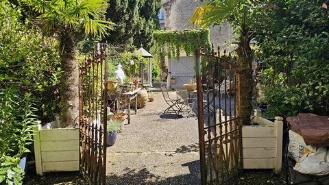 Splendide maison de 486 m² en centre ville de Bazas à 60km de Bordeaux ,avec jardin,potager et vue panoramique sur la Brèche.