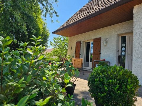 Maison T5 de 113 m² avec grand terrain arboré de 839 m², offrant confort, lumière et cadre paisible à Saint-Philibert