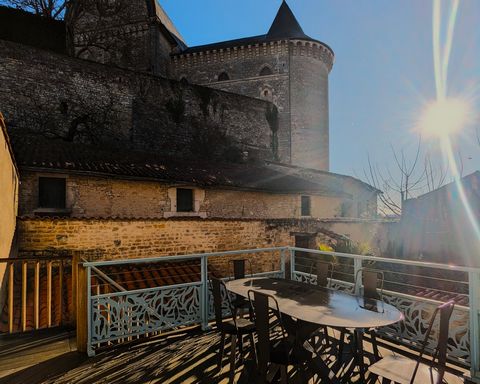 Demeure d'Exception au pied du Château de Verteuil-sur-Charente