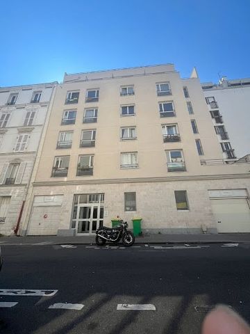 Immeuble de rapport idéalement situé, composé de 6 studios équipés d'une kitchenette, Avec un rendement locatif immédiat, aucun travaux à prévoir. Accès : Métro 9, arrêt ' Buzenval ' à 370m de l'immeuble. Composition de l'immeuble : 1er étage Studio ...