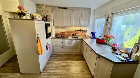 Dit charmante 2,5-kamerappartement in Blumberg is perfect voor alleenstaanden of koppels die op zoek zijn naar een gezellig huis. Het appartement is in 2018/2020 volledig gerenoveerd en heeft een hoogwaardige inbouwkeuken en een moderne badkamer met ...