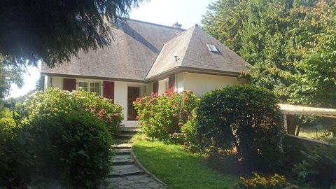 Maison de famille cossue, dépendance en campagne avec 6600 m 2 de parc arboré, aux portes de Hede.