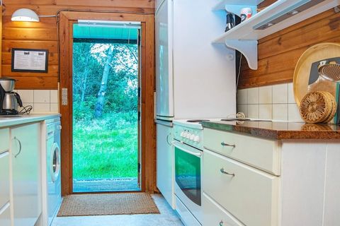 Traditional holiday home in quiet surroundings and close to Henne Golf Club's course facility, Henne Strand and with Blåbjerg Plantage as the nearest neighbor. Ideal resort for you who want to use the house for the many sights the area offers. The ho...