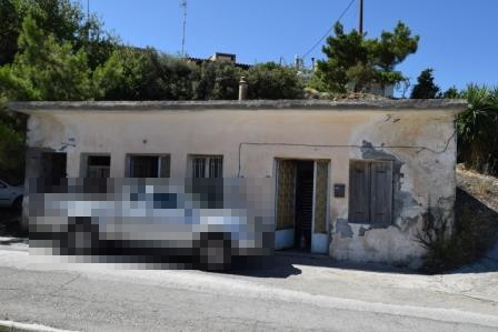 Stavrochori Vecchia casa di 90m2 su un terreno di 90m2 a Stavrochori. Dispone di 5 camere in totale e necessita di ristrutturazione. L'acqua e l'elettricità sono nelle vicinanze e c'è un parcheggio in strada. Infine, ci sono viste sulle montagne e su...