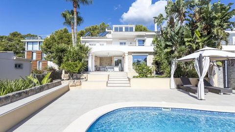Mallorca Real Estate: This impressive villa with sea views was completely modernised in 2018 and is located in the beautiful Cas Catala, in the southwest of Mallorca.   The property is located on a plot of approx. 1001 m2 and has a living area of app...