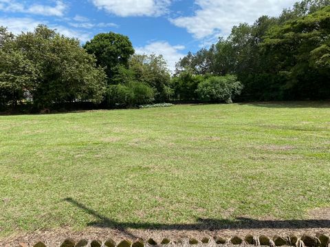 CORNER LOT - MIXED LAND USE - IN THE SKY BRANCH - CALI - COLOMBIA For Investors Ideal for development of shopping centers, service station, churches, sports centers, residential buildings and others LOT located SOUTH of Cali - PANCE, on via Panameric...