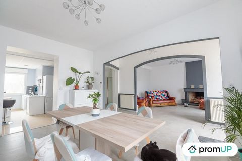 In a charming village of Charente, on the banks of the river of the same name, this building of 184 m² built in 1887 in the Victorian era, will not fail to seduce you. It offers very nice benefits, you have to push the front door to discover the full...
