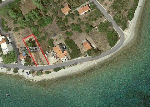 Loutra Gialtron of Edipso, Evia.  For sale a plot of 626 sq.m., within the plan, flat, 4 sides, frontage 18 m., buildable, with water supply, fencing, unrestricted sea view. Allowed construction 400 sq .μ. & allowed outdoor spaces 80 sq. m and with f...