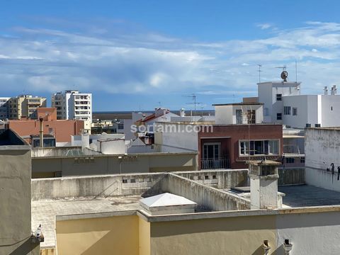 Excellent location in the centre of Faro. This space consists of two fractions to be used as offices, commerce and/or industry. Comprising 22 offices, two kitchens, two pantries, two storage rooms and four bathrooms. It also has two spacious terraces...