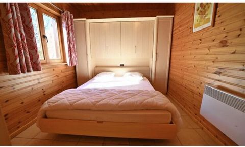 Dit charmante vakantiehuis in La Roche-en-Ardenne met 2 slaapkamers biedt plaats aan 6 personen, ideaal voor families en een kleine groep. Er is ook een sauna om thuis te ontspannen. Binnen een straal van 1 km van het vakantiehuis worden diverse spor...