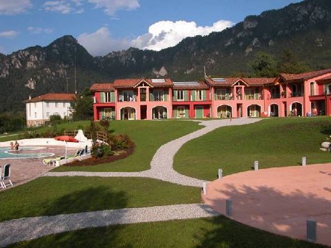 This apartment is located in a beautiful park, right beside wonderful Lake Idro. The complex consists of 22 comfortable and modern apartments, surrounded by a park. Guests have access to a beautiful (heated) pool with Jacuzzi and separate children's ...