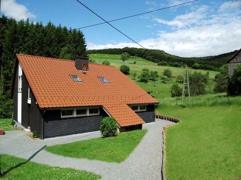 This holiday park is situated in the mountains of the High Sauerland Untervalme, 20 km from Winterberg and 32 km from Willingen. The cozy and newly renovated rooms are right on the edge of a forest. You can choose one of 10 houses built in 4 differen...
