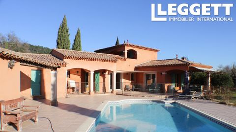 A18276GWI83 - Prachtig huis met 4 slaapkamers in de buurt van het beroemde en internationaal populaire dorp Cotignac in het hart van de Provence. Gelegen op een rustige locatie met een prachtig uitzicht, zwembad en een kleine wijngaard die Rosé-wijn ...