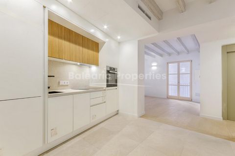 Modernised 2 bedroom apartment in the centre of Palma Old Town This superb apartment, which has been recently renovated , is offered for sale in an exclusive area of Palma, just metres from the boutique shops, restaurants, famous cathedral, and marin...
