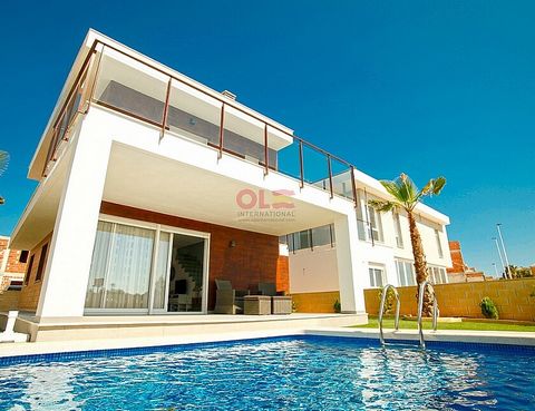 Large luxury 4 beds detached villa near the beach in Gran Alacant. Modern-style 4 bedrooms & 3 bathrooms detached villas on 400 sq.m. plots in Gran Alacant, a few minutes drive to the sandy beaches in Arenales del Sol, the airport and the city of Ali...