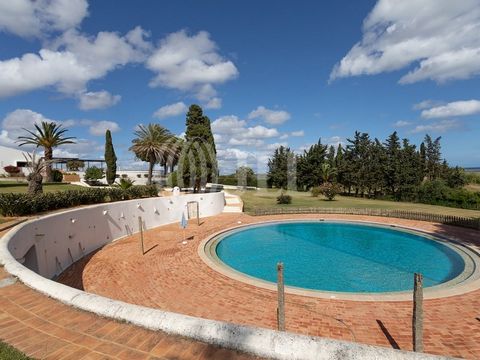 6-bedroom villa, 524 sqm (construction gross area), dazzling views of the Ria de Alvor and the sea, large garden and swimming pool, Palmares Golf Course, set in plot of 3 hectares, Odiáxere, Lagos, Algarve. This villa is located within the Palmares G...