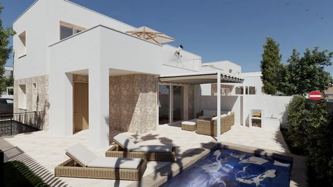Modern villas on an independent plot with 3 bedrooms, 3 bathrooms and a toilet, consisting of two floors plus a basement with an English patio.~~The homes are distributed in: living room-dining room-kitchen, guest toilet and a bedroom with a bathroom...
