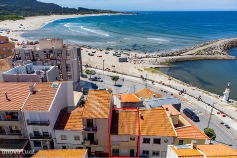 KW presents this 2 bedroom villa in the middle of Vila Praia de Âncora beach, more specifically in Lugar do Portinho da Lagarteira. This property has, on its ground floor, a small entrance hall, kitchen, living room and guest toilet. On the upper flo...