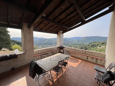 Discover this magnificent property nestled in the heart of nature on the heights of the town of Le Vigan. This superb farmhouse of 280 m2 rests majestically on a vast plot of 3 hectares, offering a breathtaking panoramic view. Main Features: The firs...
