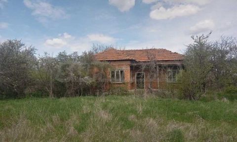 SUMEN PROPERTIES Agency: ... We present for sale a property in the village of Boynitsa, 38 km from the town of Vidin. The house has an area of 69 sq.m and is distributed as follows: corridor, kitchen, living room and three bedrooms. The property has ...