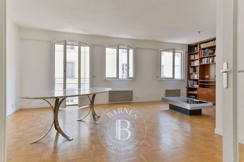 EXCLUSIVE - Located close to the Bourse du Travail, Part-Dieu train station and all amenities, beautiful 108sqm apartment in a very well-maintained condominium. It is located on the 4th floor with elevator, it is crossing and bright. It is composed o...