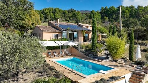 BUIS-LES-BARONNIES - EXCLUSIVE Exceptional location close to the centre of Buis-les-Baronnies. In an idyllic setting with panoramic views of the surrounding mountains and Mont Ventoux, this beautiful atypical villa with swimming pool has been cleverl...