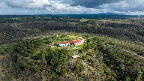 This 20.5-hectare farm has a privileged location in the Costa Vicentina Natural Park. Located in the place of Alfambras, parish of Bordeira, Municipality of Aljezur, 4 km from the beach, with accessibility, closer. It has a villa with 454m² of floor ...