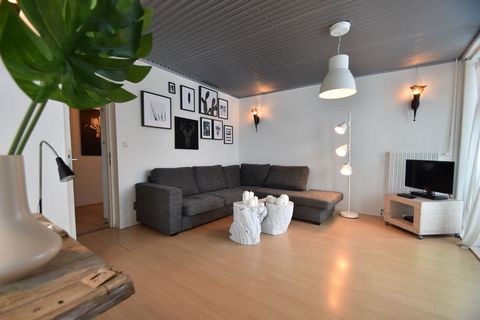 This tasteful holiday home for 8 people is in one of the most beautiful spots in Bergen aan Zee. Surrounded by dunes, heath grass, and beach pavilions, guests are guaranteed to have a wonderful beach holiday. It consists of 2 comfortable apartments, ...