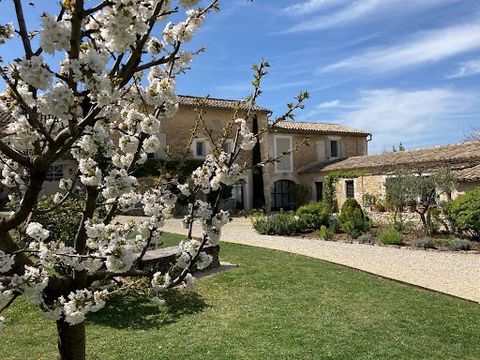 IN THE HEART OF LUBERON GOULT This old farmhouse has been completely restored, its surface area is 272 sqm + 58.50 sqm of convertible outbuilding currently used as a barn It is in a dominant position with a beautiful view, perfectly quiet, not isolat...