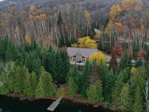 Prime location with breathtaking views. Prestigious property on Lake Grégoire where sport fishing is ideal. Land of just over 2.8 acres guarantees you privacy. Abundant windows to admire the view. The property has a unique character with an imposing ...