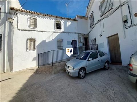 This renovated 3 bedroom 171m2 build townhouse with a garage, garden and a private sun terrace with far-reaching countryside and mountain views is situated in El Canuelo, close to the popular and historical town of Priego de Cordoba in Andalucia, Spa...