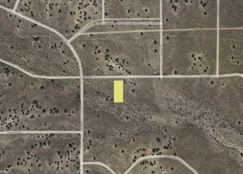 What a great half acre lot - wonderfully located in northwestern Rio Rancho, where you will enjoy brilliant blue skies, delightful views all around you, including the Sandia mountains on the east horizon! Peace, quiet, privacy and being away from the...