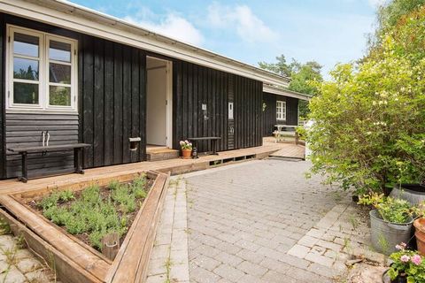 Cottage in Boeslum Bakker, in an attractive landscape, which can be enjoyed from the large terrace. The house was built of good material and has large rooms and a large bathroom, in which the washing machine is housed. The house was renovated in 2010...
