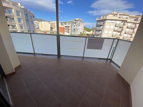 Apartment of 76 m2 in La Rã pita, Costa Dorada, Tarragona. It has 3 bedrooms, 2 bathrooms, a separate kitchen, a living room and a terrace with unobstructed views. Brand new. Parking space and storage room. Hot/cold pump. The city of Sant Carles de l...