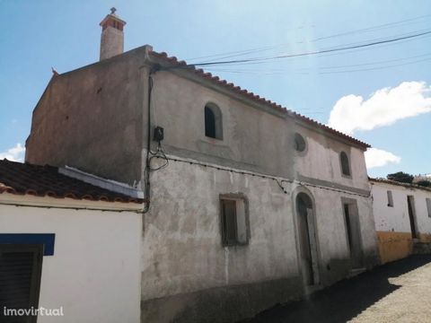 Property without license of use - license by the new owner. House 3 of 2 floors for total rehabilitation, with annexes and patio in Ourique, Beja. The property consists of: • R/c - hall, kitchen, living room, bathroom, circulation and porch; • Floor ...