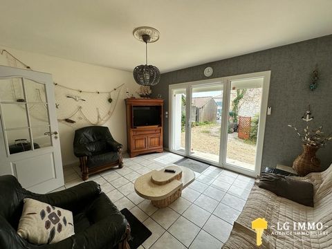 Ludovic GARÉCHÉ offers you only at LG IMMO, this pretty house located in the center of the village of Mortagne-sur-Gironde with its local shops within walking distance. This house of 101 m2 distributed over 3 levels including a cellar of 14.25 m2 in ...