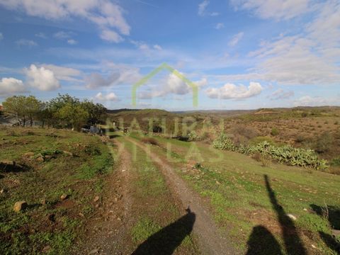 Rustic land next to the characteristic Algarve village in Cerro das Eiras, Odeleite municipality of Castro Marim. The property has a total area of land 760m2 and is composed of arable crops. It is in good condition and care. It has a moderate slope a...