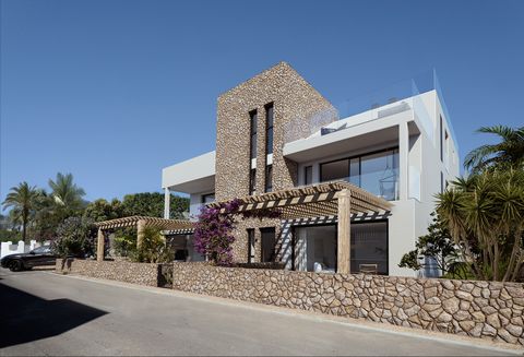 Reference : ES02DPHRE Location : Jesus, Ibiza, Espagne Category : New project Status : Under construction, handover for 2026 Type : Modern apartments & penthouse Penthouse : 4 bedrooms, 3 bathrooms, living room, dining room, kitchen, terrace, beautif...