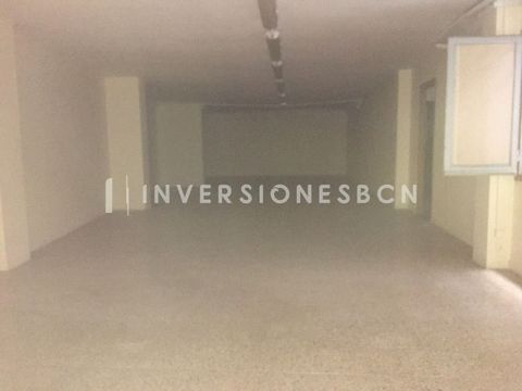 REAL ESTATE BOUTIQUE INVERSIONESBCN PRESENTS YOU this opportunity in Reus, an ideal office for sale for a company that needs a spacious and bright property with different possibilities of use. It is an office located on the third floor. With its usef...