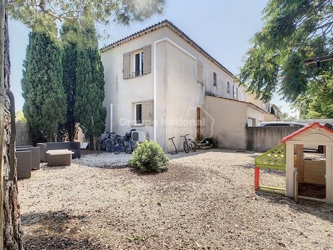 For sale in Monteux, close to all amenities, recent villa from 2006. Well laid out, the interior offers beautiful volumes: a large living room-kitchen, a bathroom as well as three large bedrooms and an office, without any clearance in order to optimi...