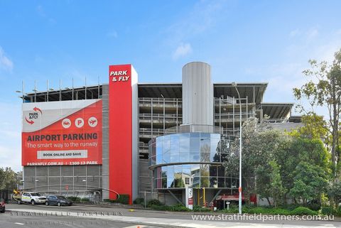 Deze unieke kans om naast elkaar dubbele parkeerplaatsen te kopen We zijn verheugd om deze beveiligde dubbele parkeerplaats te presenteren, strategisch gelegen in de buurt van de luchthaven van Sydney. Geëxploiteerd door Park & Fly, op basis van een ...