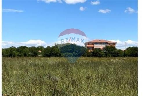 Location: Zadarska županija, Poličnik, Murvica. We have available newly formed plots for sale in a quiet part of Murvica. These plots offer the possibility of building private houses or residential projects, giving you the opportunity to realize your...