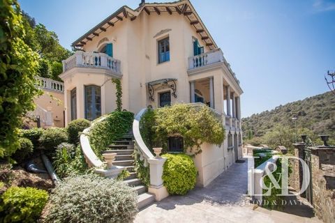 In the heart of the coveted district of Sarrià, in the Vallvidrera district, lies this architectural gem dating back to 1920. Renovated in 2005, this spectacular house is built on a plot of 1.847m2 and has a private swimming pool, solarium, several t...