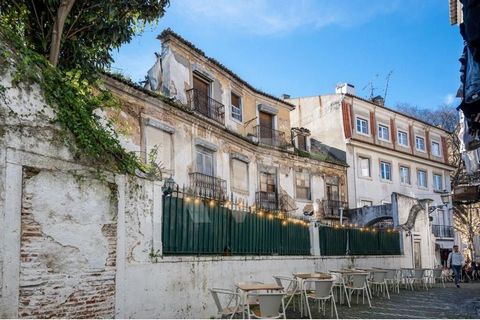 Palacio del Castillo de San Jorge, ahora con PIP (pre-proyecto) aprobado para un Hotel Boutique, con garantía de la valoración de la propiedad: • 9 Unidades de alojamiento en Boutique Hotel, • Salón de restauración y piano lounge, • Jardín privado de...