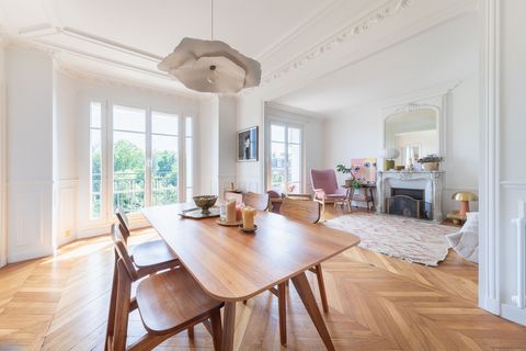 Located in the Gambetta-Père Lachaise district, this beautiful Haussmann-style apartment features a double living room and an unobstructed view of Père Lachaise, offering a magnificent living environment for a couple on a professional assignment. The...