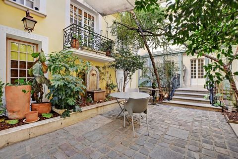 In the heart of the Marais, on a quiet street just a short distance from Saint-Paul and Place des Vosges. Discover a magnificent Hôtel Particulier with elevator and swimming pool. 9 bedrooms / 12 bathrooms. 50 m2 interior courtyard. 1 covered parking...