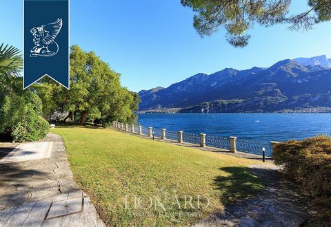 Situata sulle sponde del Lago di Como questa proprietà è in vendita. La villa ha una superficie interna di 400 mq disposti su quattro livelli e comprende anche un meraviglioso attico e un appartamento riservato al personale. Al piano terra è situata ...