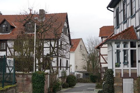 Ecologisch ingericht vakantieappartement in de sprookjesachtige wijk Niederzwehren in Kassel. Met een fantastisch uitzicht over het zuidelijke deel van de stad en het Habichtswald in.