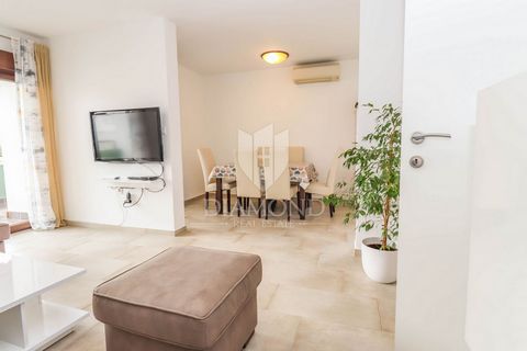 Location: Istarska županija, Fažana, Fažana. Istria, Fazana EXCLUSIVELY, only in our offer, we present an apartment in Fažana near the sea. The apartment is located 2 minutes from the beautiful beach in the very center of Fažana, in a prime location ...